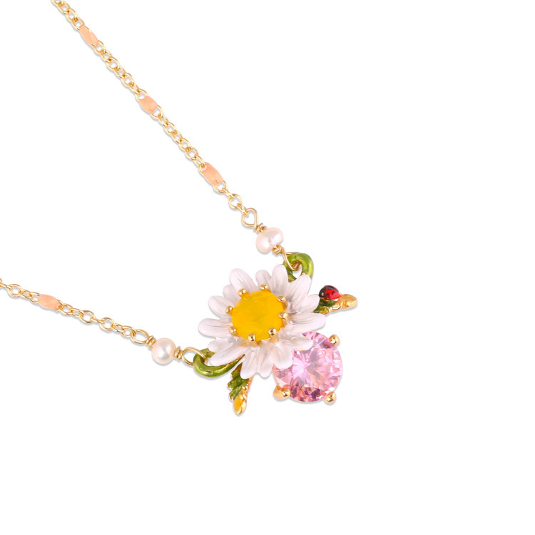 Daisy On Faceted Crystal Enamel Necklace