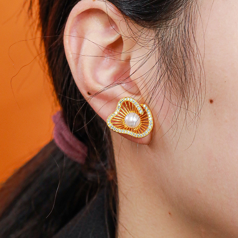 Inlaid Zircon Pearl Irregularity Stud Earrings