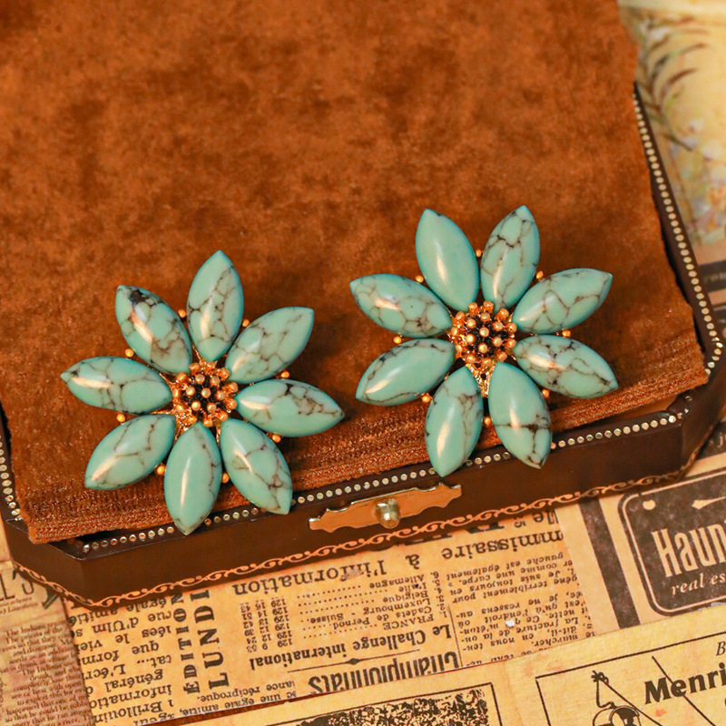 Stone Flower Shape Retro Vintage Stud Earrings