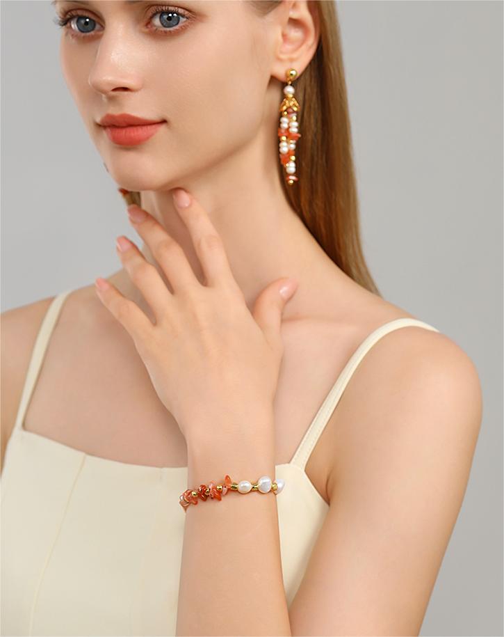 White Flower And Red Berry Enamel Charm Thin Braceelet