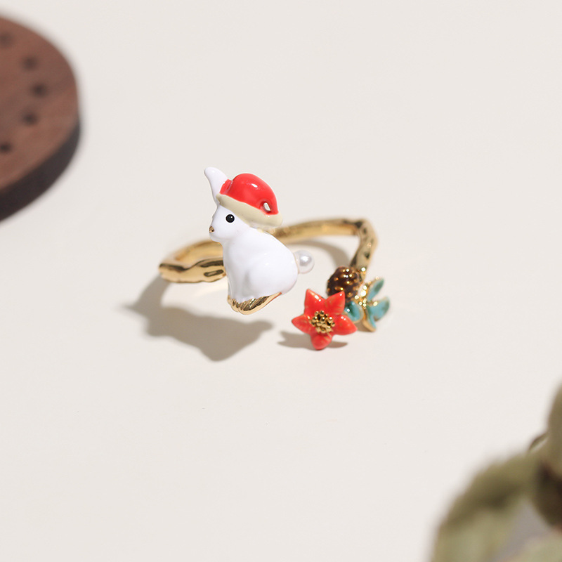 Daisy White Flower And Ladybug Enamel Pendant Necklace