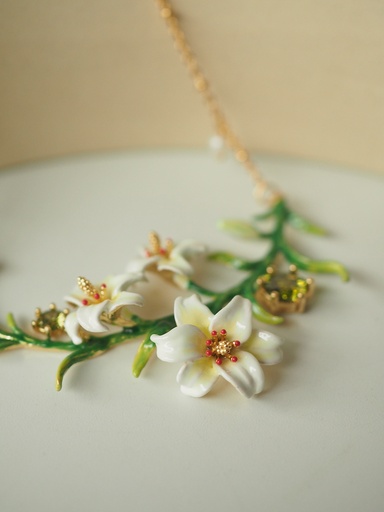 Lily White Flower And Crystal Enamel Pendant Necklace Jewelry Gift